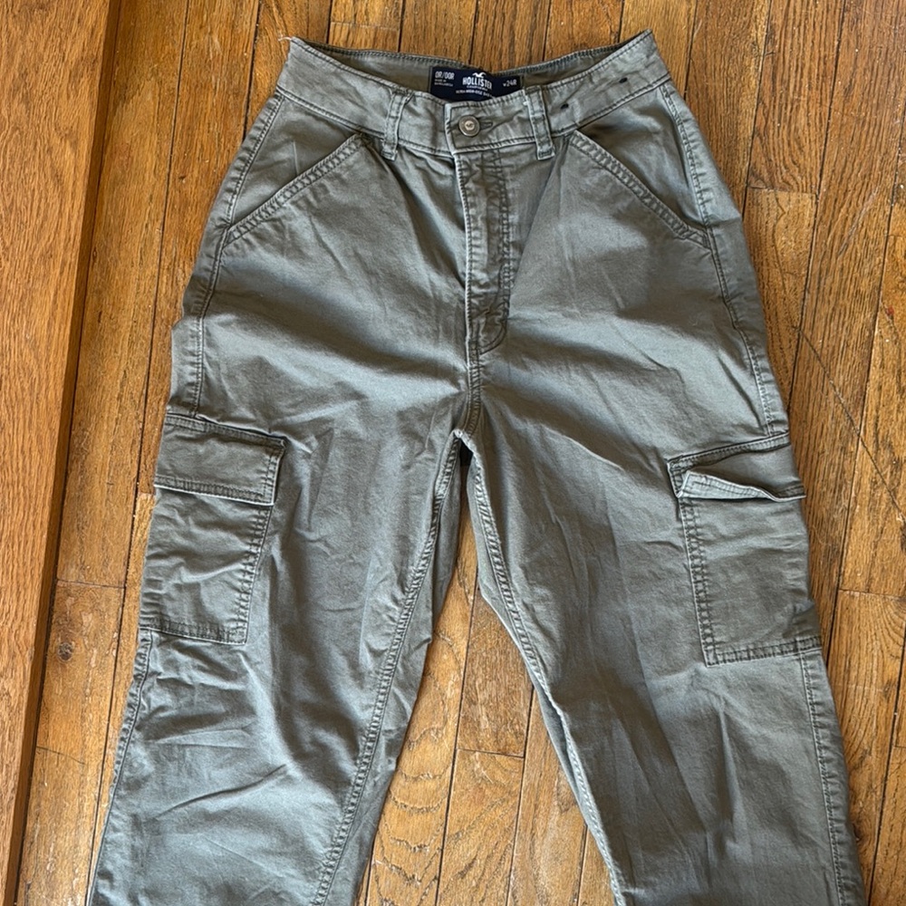 WOMENS- Hollister Green Straight Leg Pants Relaxed Fit